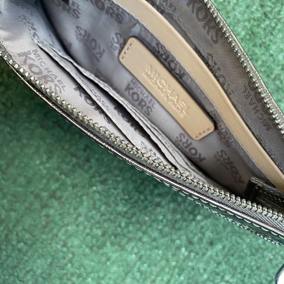 Michael Kors purse - Picture 6 of 6